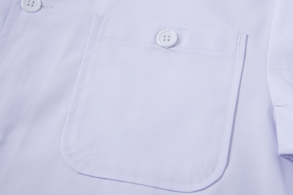 醫(yī)用白大褂前胸口袋細節(jié)圖